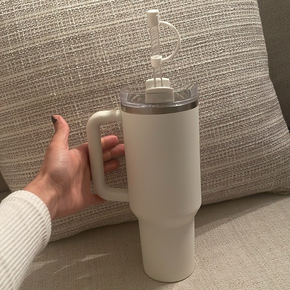 White 40oz Stanley 🤍 - Picture 2 of 6